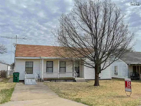 607 W CHURCHILL AVENUE, Electra, TX 76360
