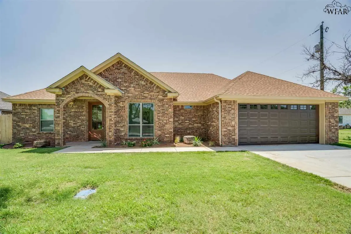 203 S COLLEGE AVENUE, Holliday, TX 76366 - Image #1