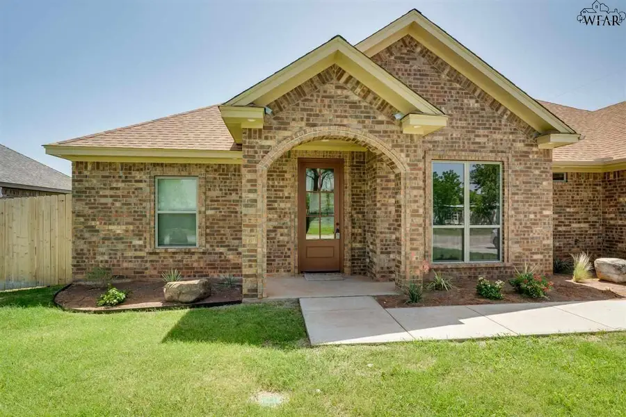 203 S COLLEGE AVENUE, Holliday, TX 76366 - Image #2