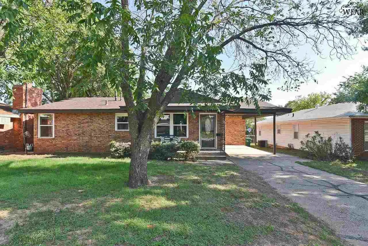 1113 E IKARD STREET, Henrietta, TX 76365 - Image #1