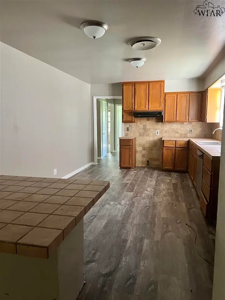 109 S PRESTON DRIVE, Burkburnett, TX 76354 - Image #3