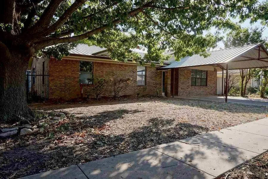 228 E BELKNAP STREET, Jacksboro, TX 76458 - Image #2