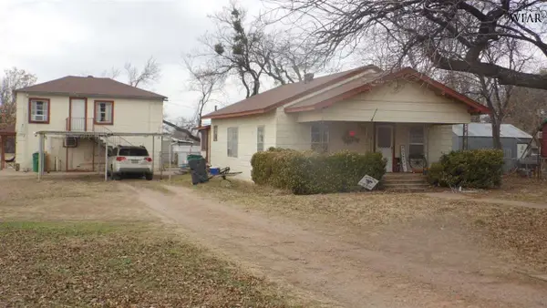 208 S JACKSON AVENUE, Iowa Park, TX 76367