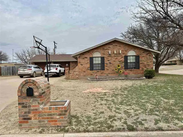 124 VALLEY DRIVE, Electra, TX 76360