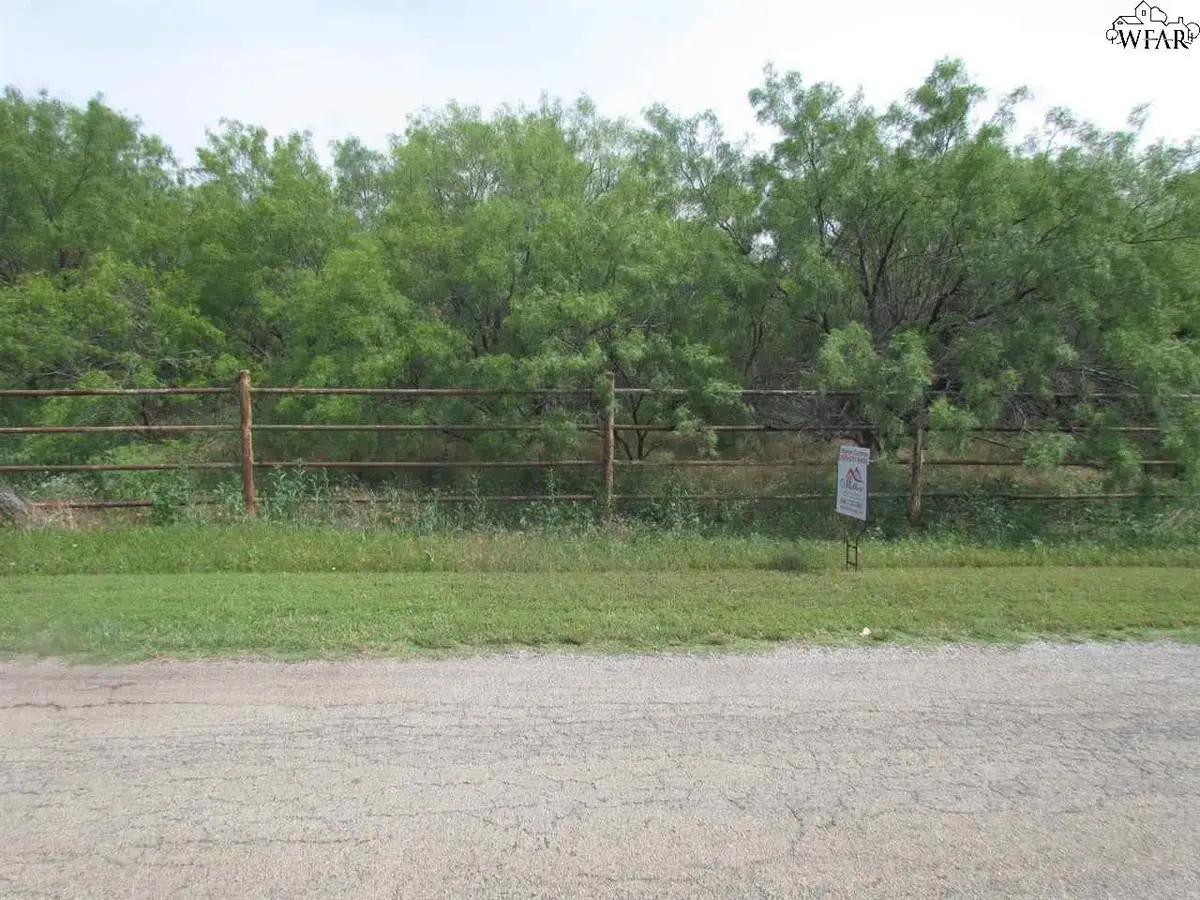 5202 LAKE SHORE DRIVE, Wichita Falls, TX 76310 - Image #1