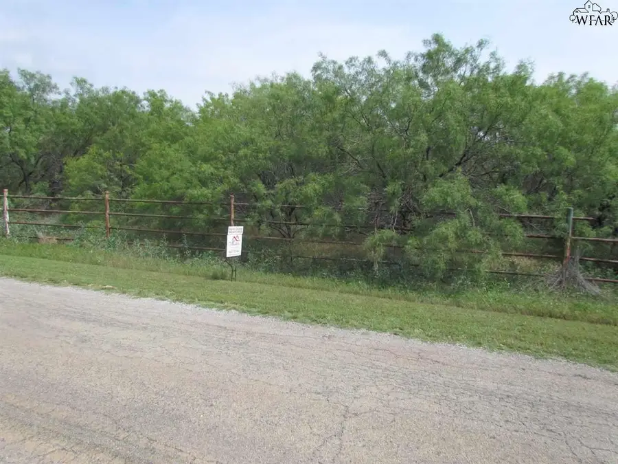 5202 LAKE SHORE DRIVE, Wichita Falls, TX 76310 - Image #2