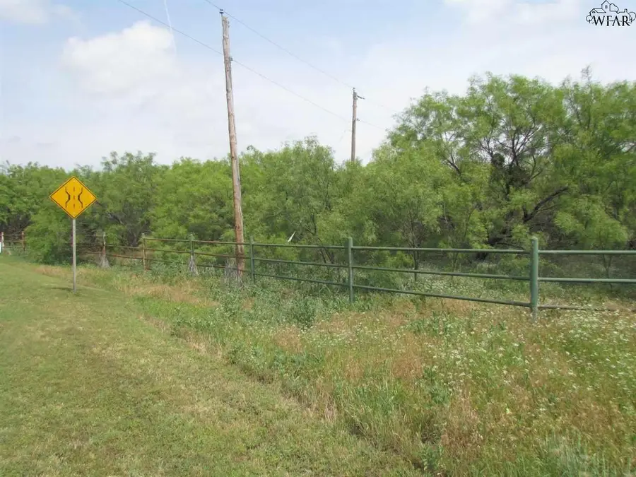 5202 LAKE SHORE DRIVE, Wichita Falls, TX 76310 - Image #3