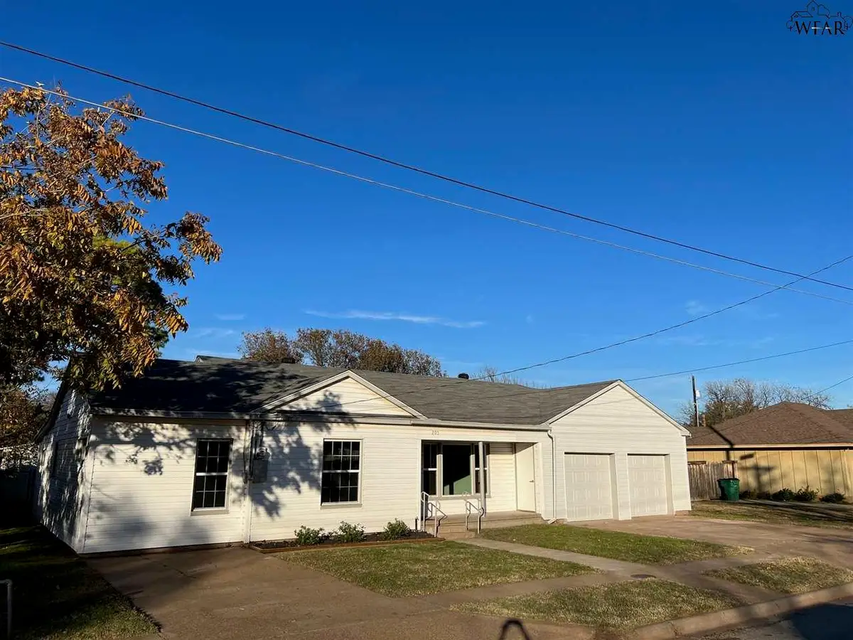 205 W MESQUITE STREET, Archer City, TX 76351-9999 - Image #1