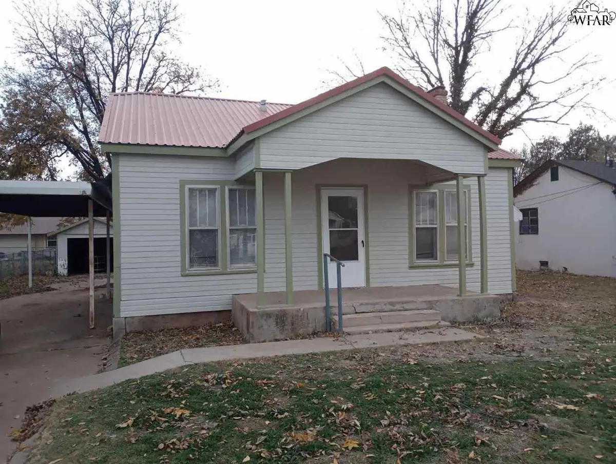 406 SE AVENUE H, Childress, TX 79201 - Image #1