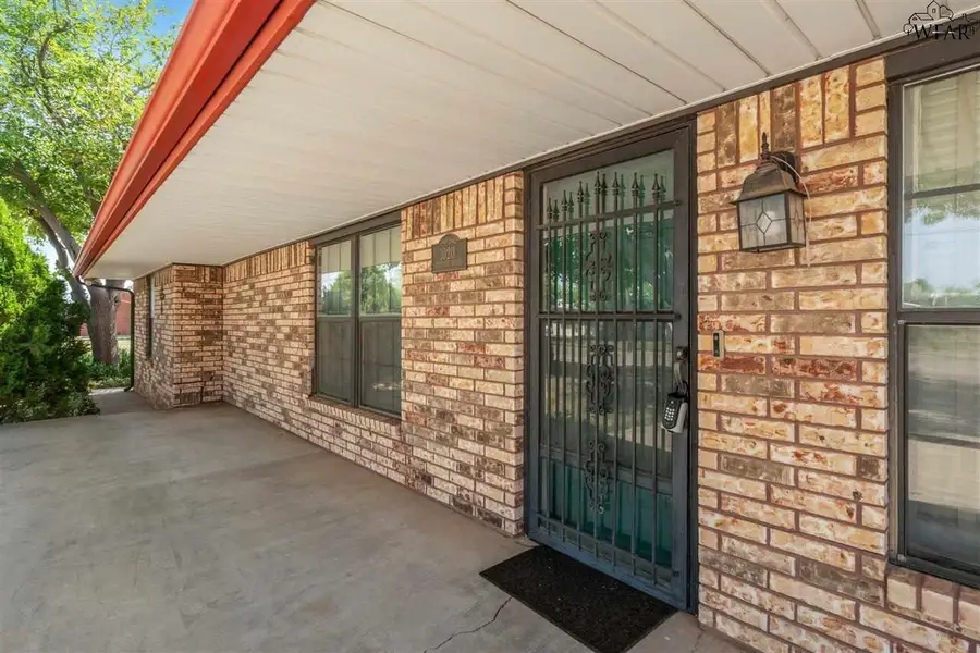 1020 RIDGEWAY DRIVE, Wichita Falls, TX 76306 - Image #3