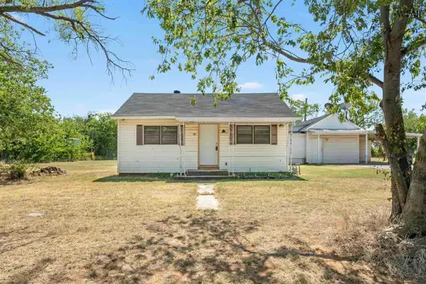 905 E RUBY AVENUE, Iowa Park, TX 76367