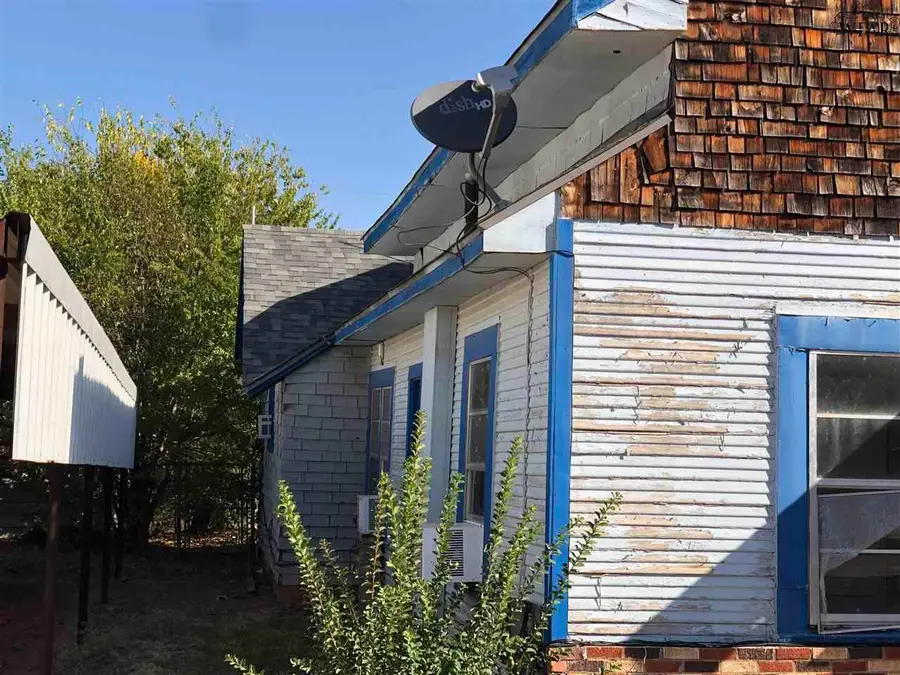 407 W HARRISON AVENUE, Electra, TX 76360 - Image #2