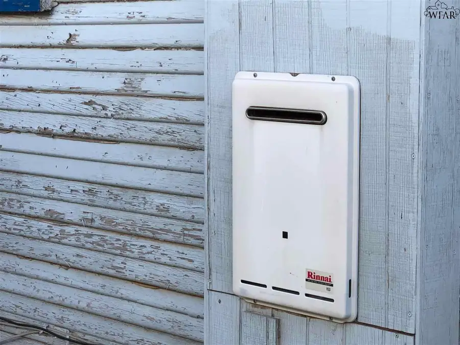 407 W HARRISON AVENUE, Electra, TX 76360 - Image #3