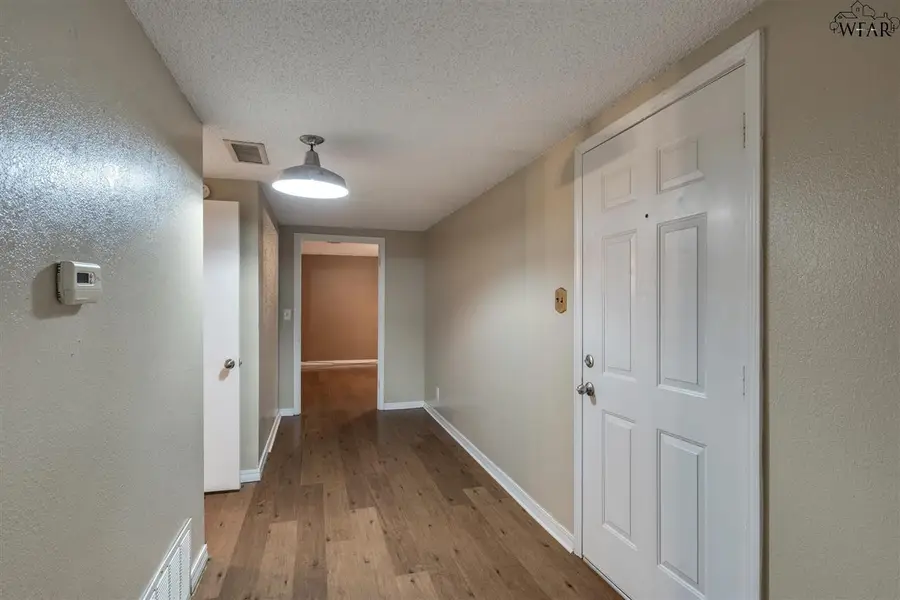 406 S PRESTON ROAD, Burkburnett, TX 76354 - Image #3