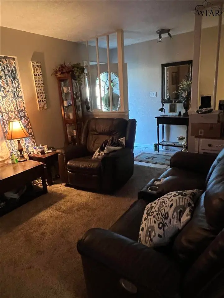 705 W COLEMAN AVENUE, Iowa Park, TX 76367-000 - Image #1