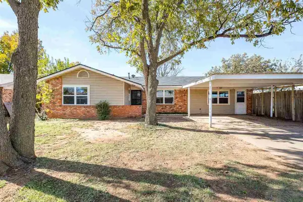 1133 W LOUISA AVENUE, Iowa Park, TX 76367