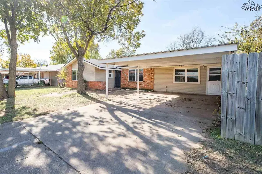 1133 W LOUISA AVENUE, Iowa Park, TX 76367 - Image #2
