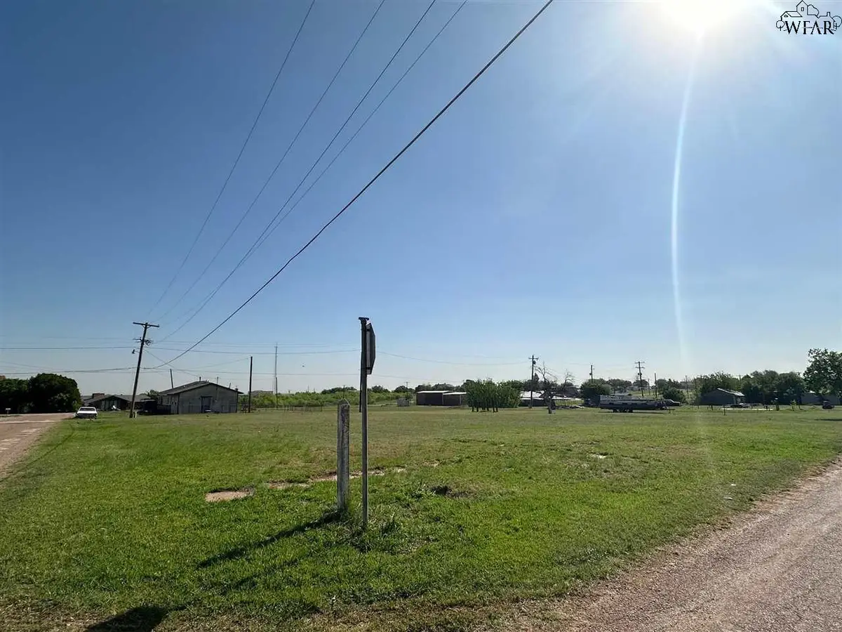 203 E LINCOLN AVENUE, Electra, TX 76360 - Image #1