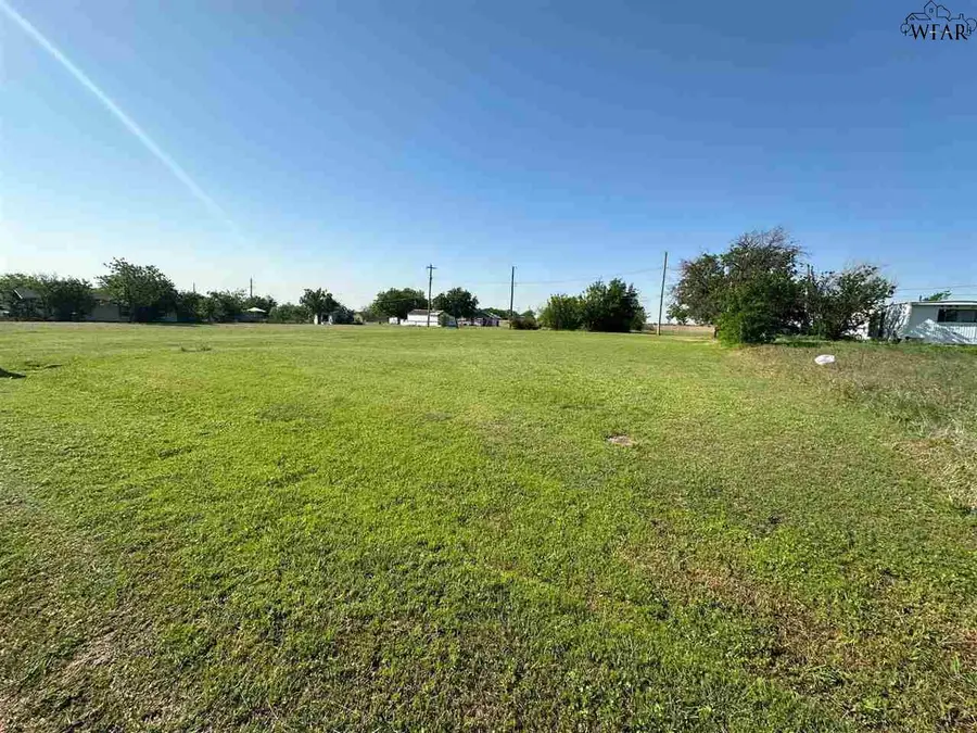 904 E ROOSEVELT AVENUE, Electra, TX 76360 - Image #3