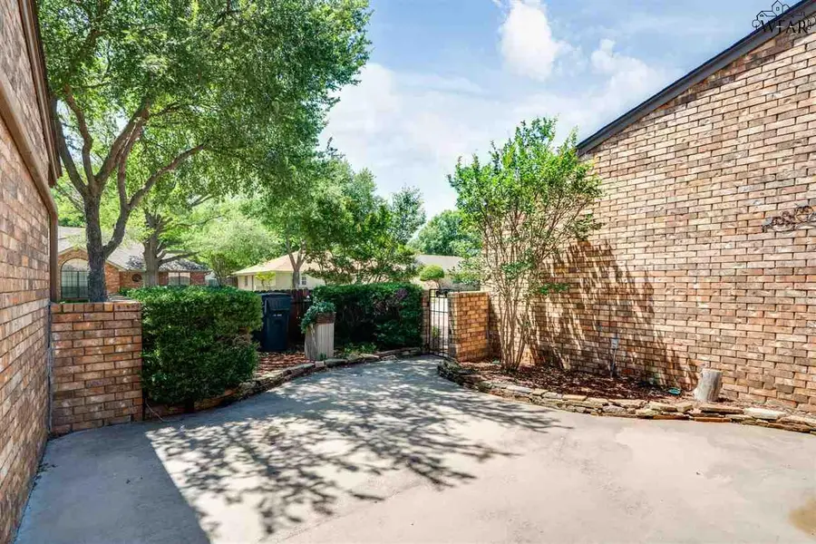 2818 HAPPY HOLLOW DRIVE, Wichita Falls, TX 76308 - Image #3