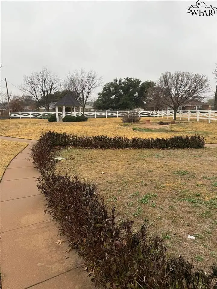 1431 CHEROKEE CIRCLE, Burkburnett, TX 76354-2845 - Image #3