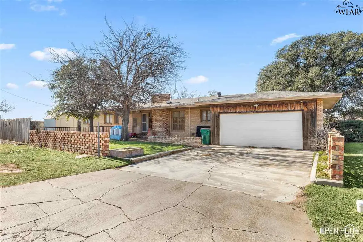 700 S BAILEY STREET, Electra, TX 76360 - Image #1