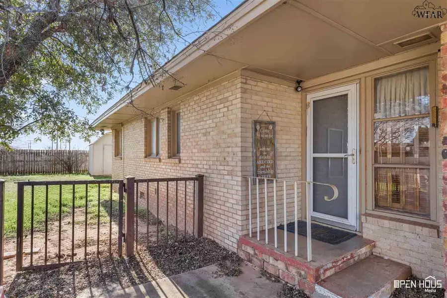 700 S BAILEY STREET, Electra, TX 76360 - Image #2