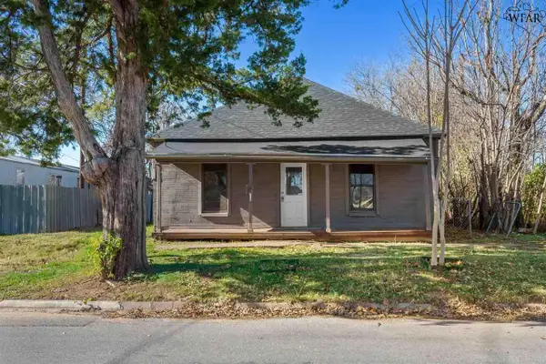 105 S AVENUE B, Burkburnett, TX 76354