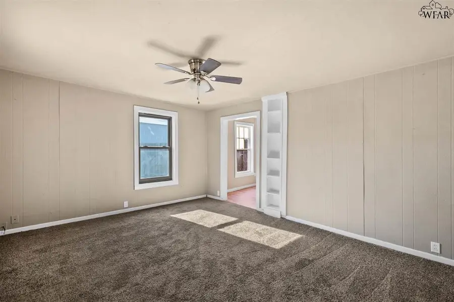 105 S AVENUE B, Burkburnett, TX 76354 - Image #3