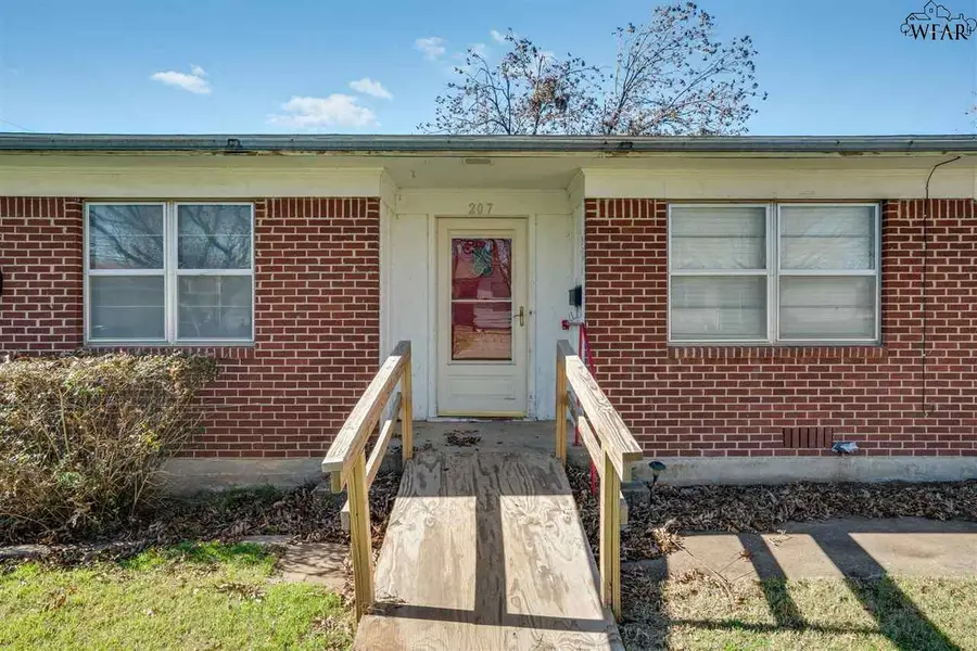 207 N KING, Henrietta, TX 76365 - Image #2