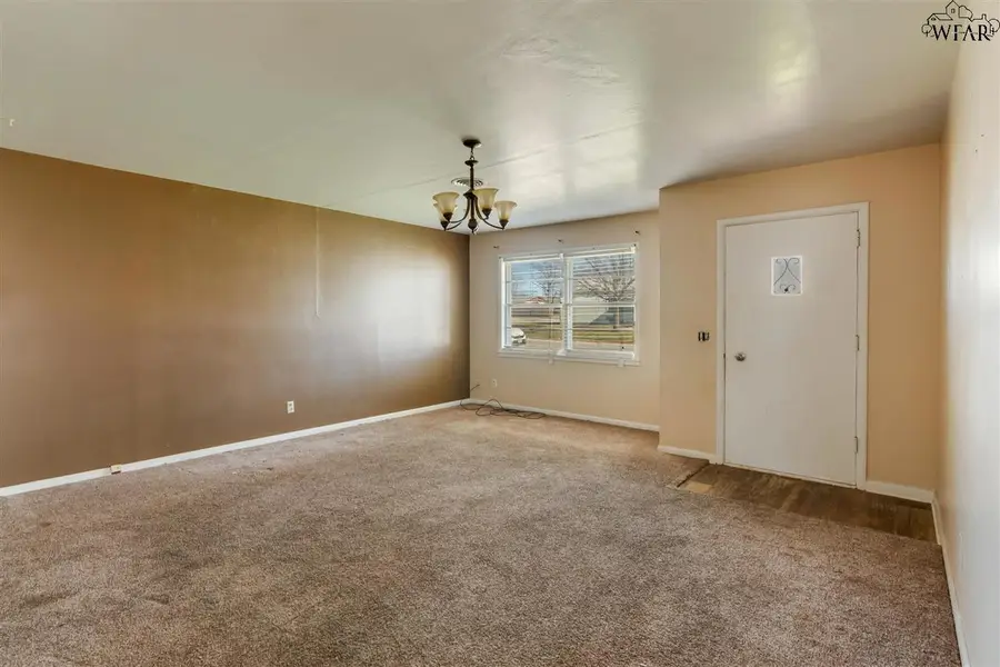 207 N KING, Henrietta, TX 76365 - Image #3