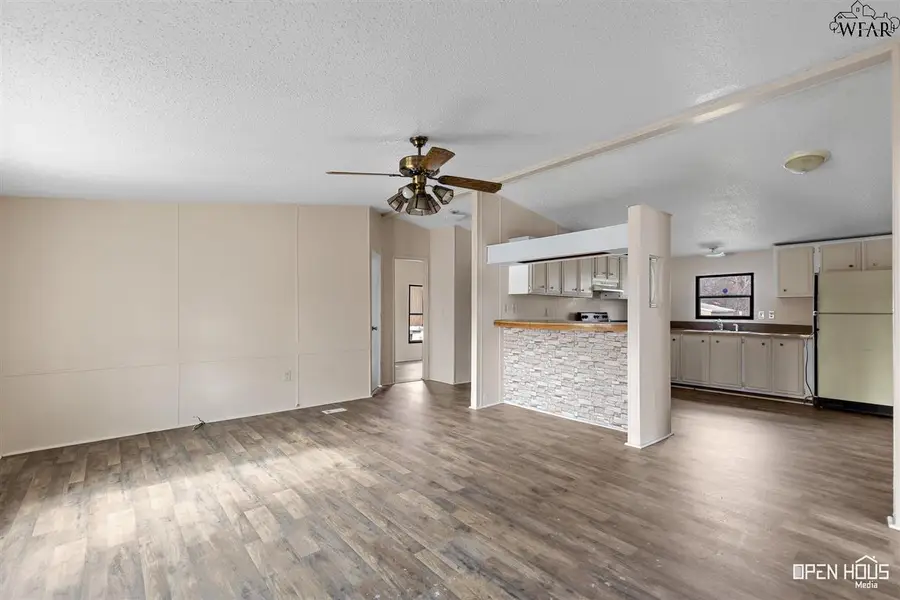 205 W 1ST STREET, Burkburnett, TX 76354 - Image #3