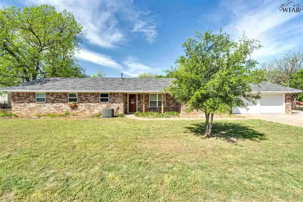 600 S WALNUT STREET, Holliday, TX 76366