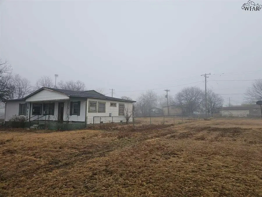 200 PARK AVENUE, Electra, TX 76360 - Image #2