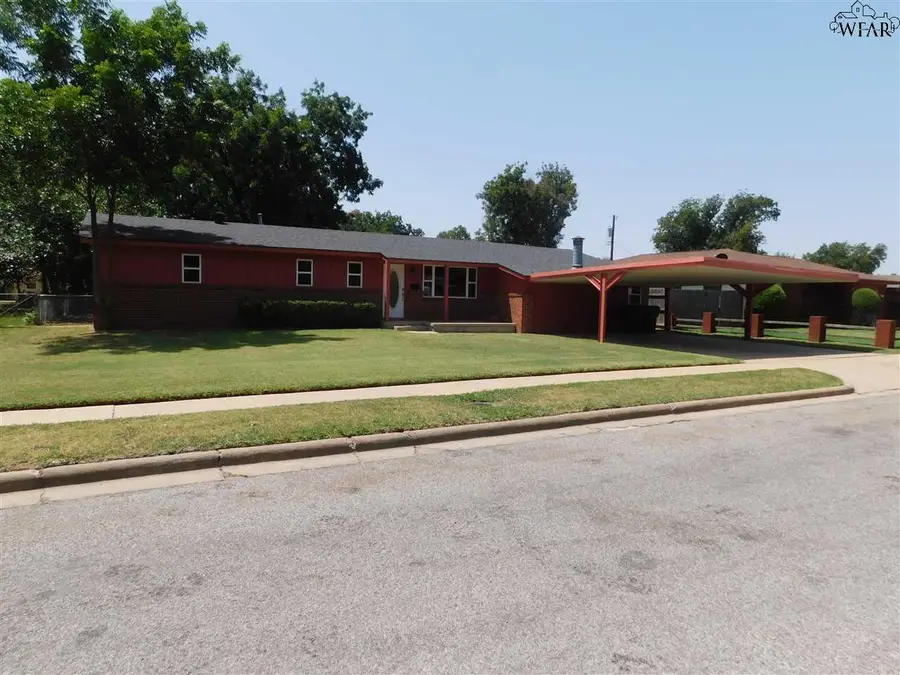 516 N HILLTOP AVENUE, Burkburnett, TX 76354 - Image #3