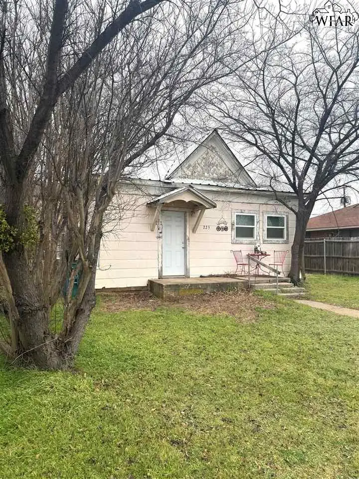 225 SYCAMORE STREET, Archer City, TX 76351 - Image #1