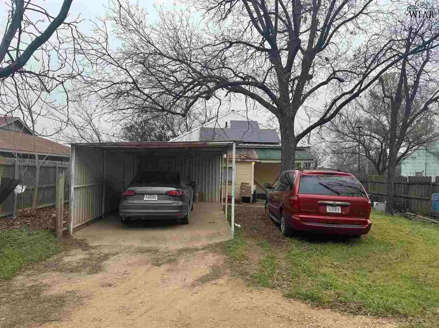 225 SYCAMORE STREET, Archer City, TX 76351 - Image #2