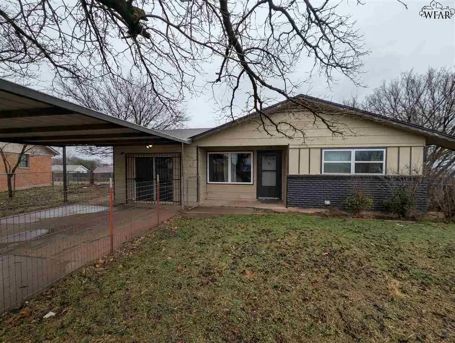 2820 ROANOKE DRIVE, Wichita Falls, TX 76306 - Image #2