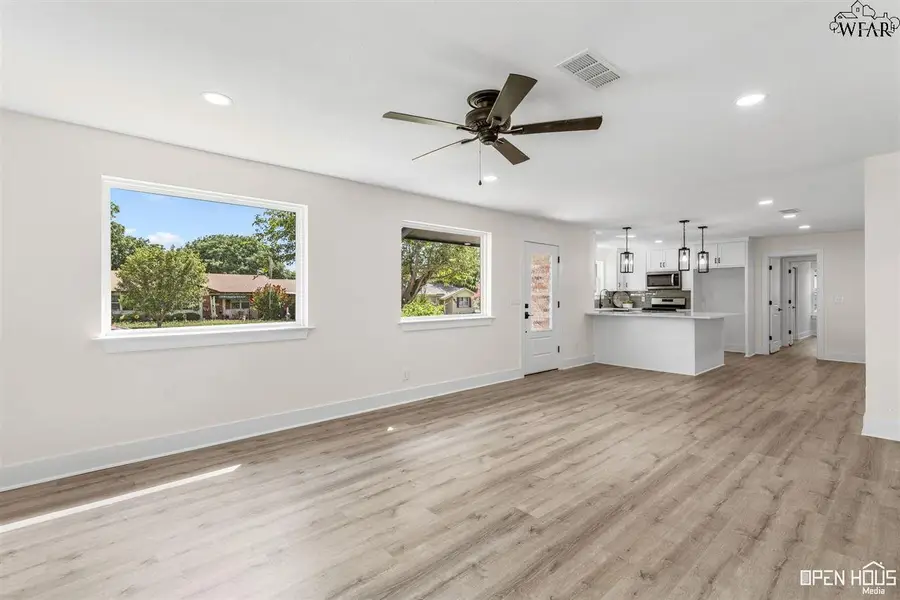 1008 LINCOLN DRIVE, Iowa Park, TX 76368 - Image #3