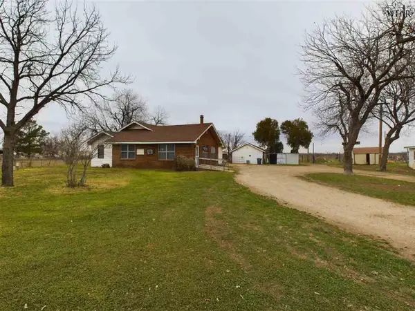 4594 BUS HWY 287, Iowa Park, TX 76367