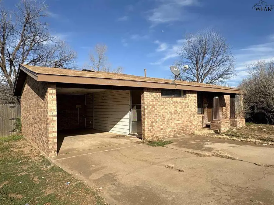 1204 NW AVENUE H, Childress, TX 79201 - Image #2