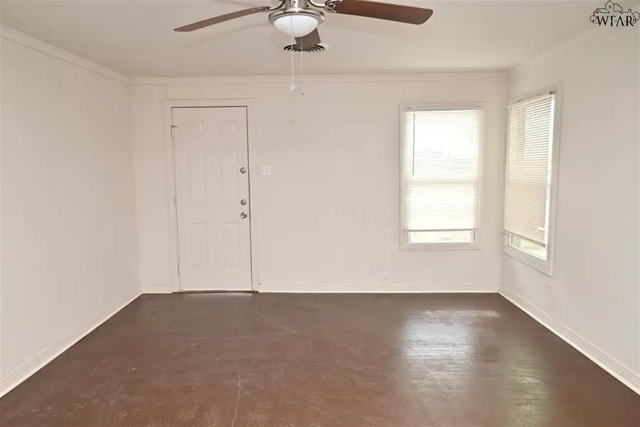 515 W ROOSEVELT STREET, Electra, TX 76360 - Image #2