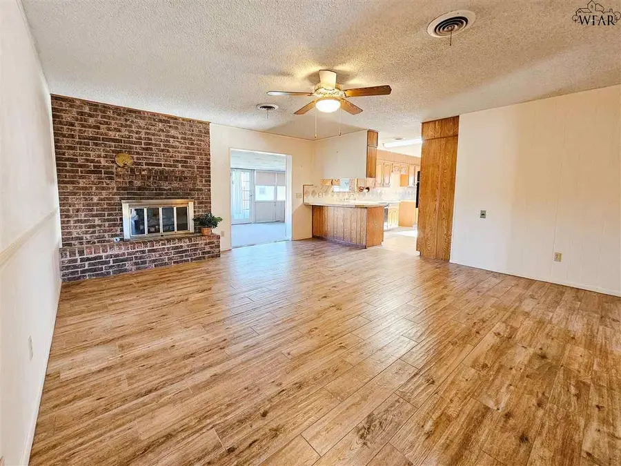 1035 JAN LEE DRIVE, Burkburnett, TX 76354 - Image #2