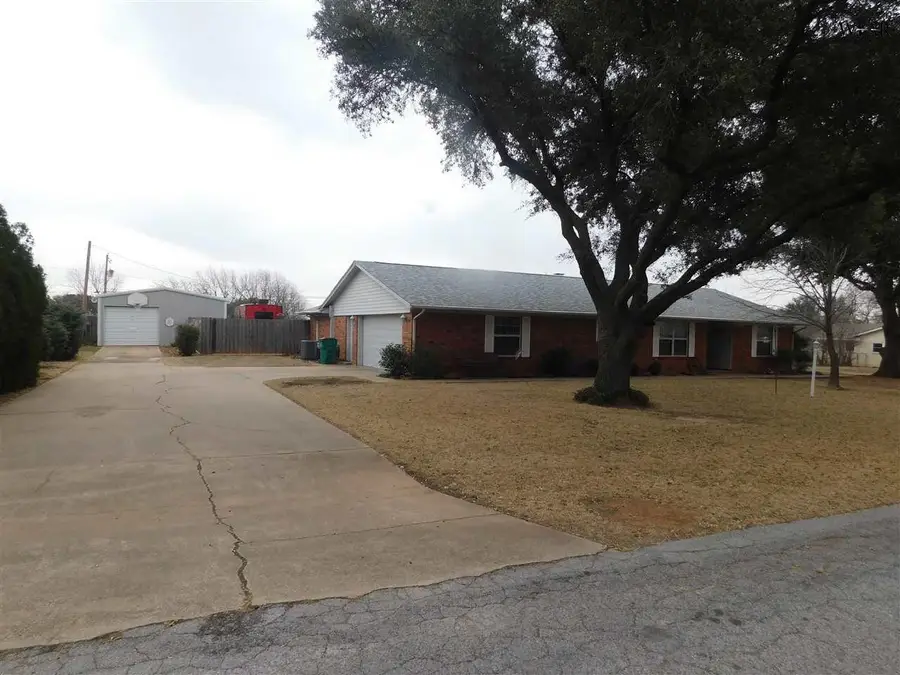 1417 HIAWATHA LANE, Burkburnett, TX 76354-28 - Image #2