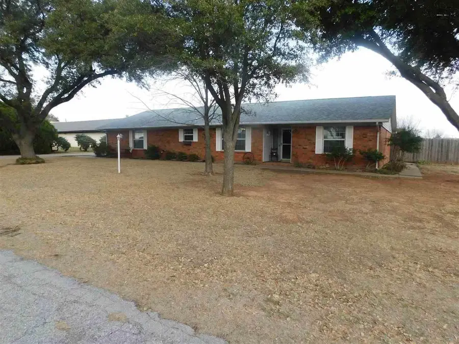 1417 HIAWATHA LANE, Burkburnett, TX 76354-28 - Image #3