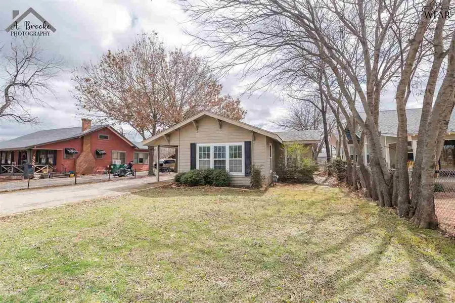 409 W ALAMEDA STREET, Iowa Park, TX 76367 - Image #3