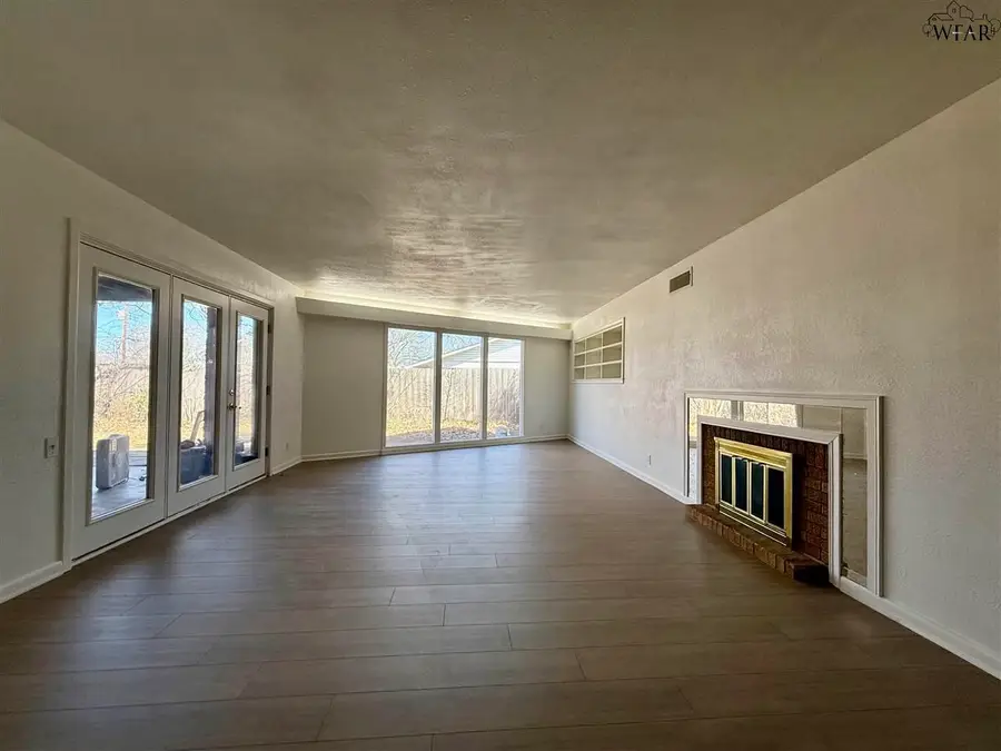 4406 UNIVERSITY AVENUE, Wichita Falls, TX 76308 - Image #2