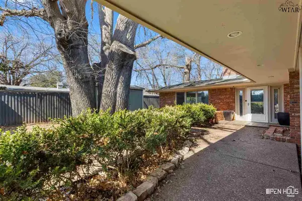 2408 HAMPSTEAD LANE, Wichita Falls, TX 76308