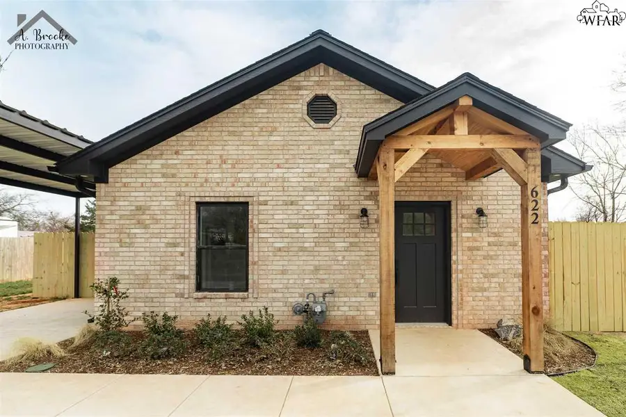 622 E COLLEGE STREET, Burkburnett, TX 76354 - Image #2