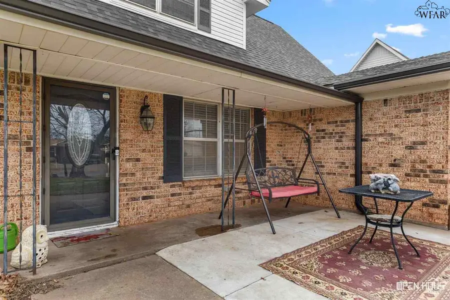 701 W COLEMAN AVENUE, Iowa Park, TX 76367 - Image #3